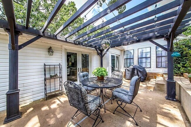 Foto del edificio - 1717 N University Ave