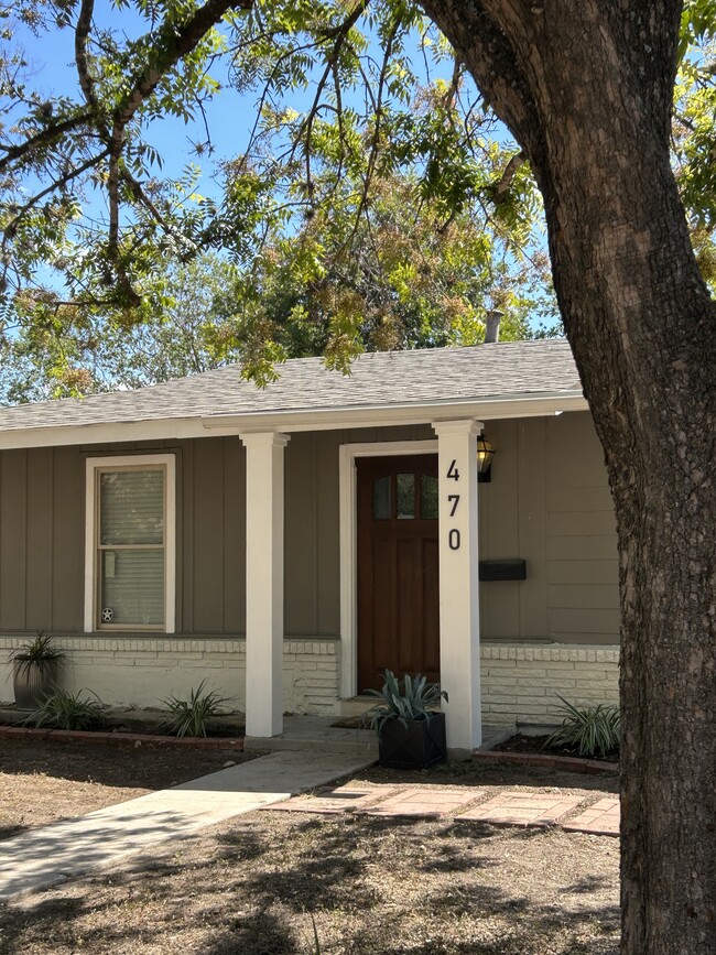 Building Photo - 468 Dresden Dr