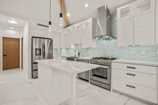 Building Photo - 4230 Van Nuys Blvd