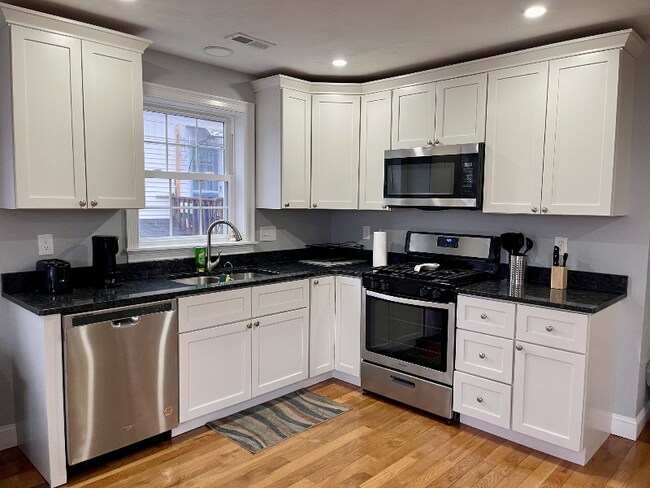 Foto del edificio - 158B Beacon St