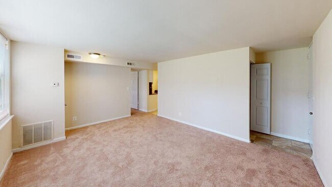 Building Photo - 6008 Amberwood Rd