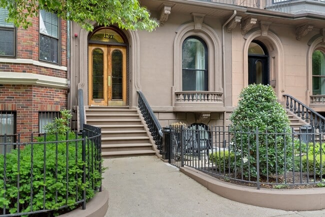 Building Photo - 127 Beacon St