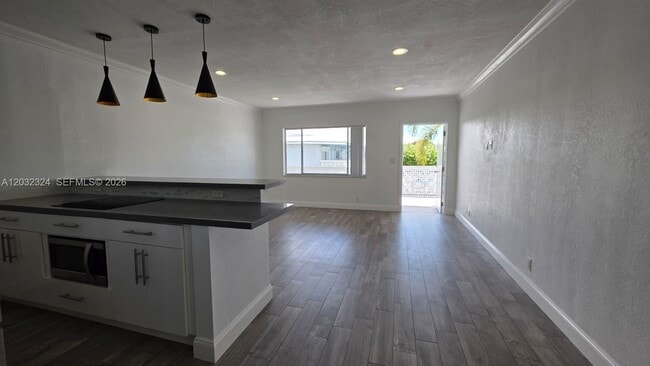 Building Photo - 2170 NE 51st Ct