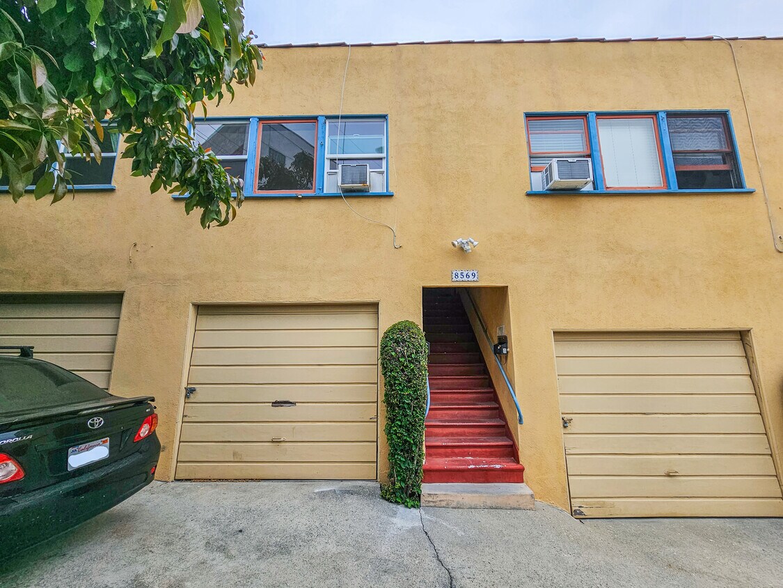 8567 Rugby Dr, West Hollywood, CA 90069 Apartments in West Hollywood