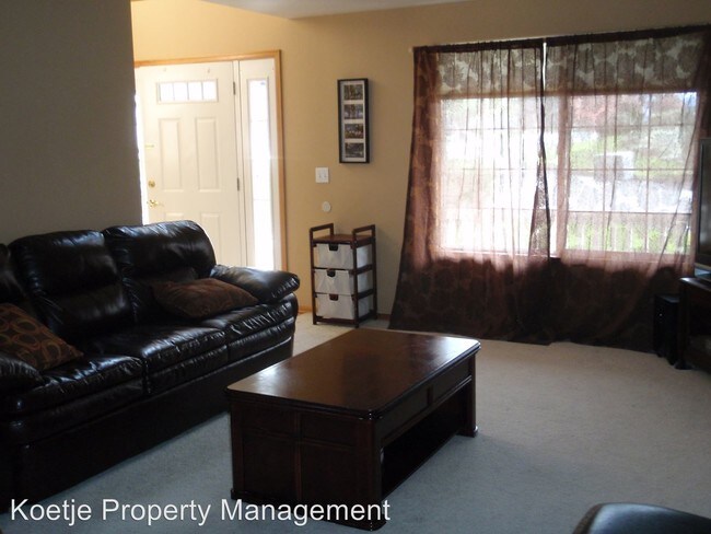 Building Photo - 2580 SW Talon Loop