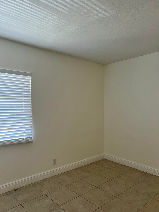 Foto del edificio - 624 NW 13th St