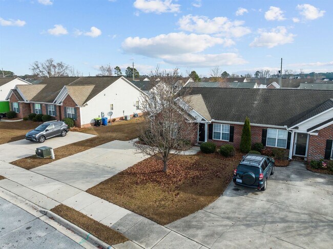 Foto del edificio - 3 br, 2 bath Duplex - 3015 Kinsey Loop A