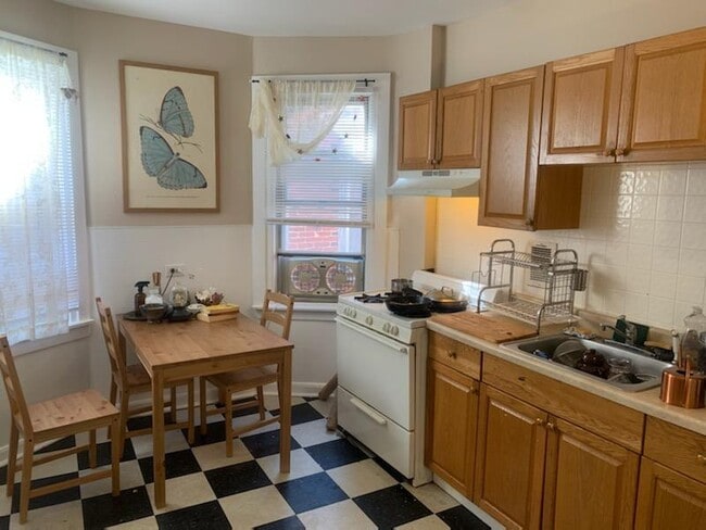 kitchen - 1202 S Wilton St