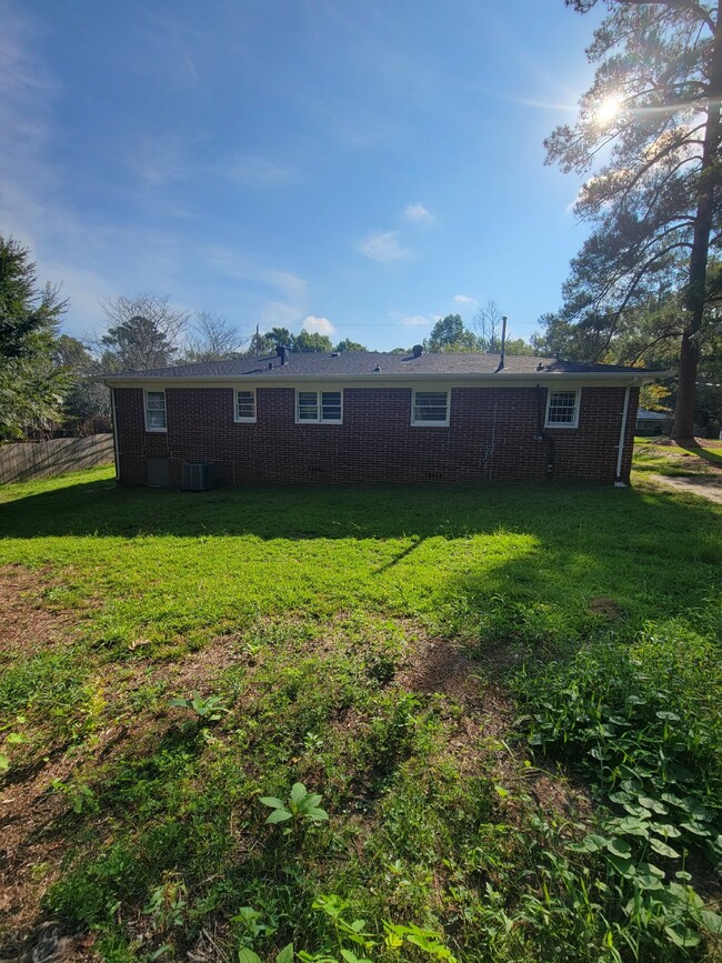 Building Photo - GREAT LOCATION in West Macon!