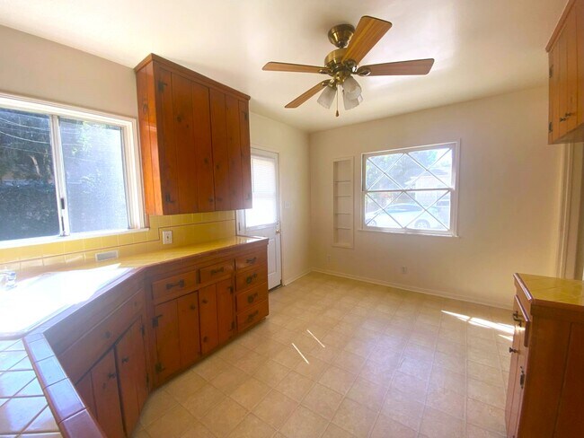 Building Photo - 13626 Leadwell St