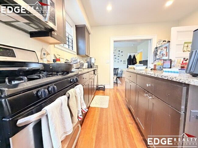 Building Photo - 75 Leicester St