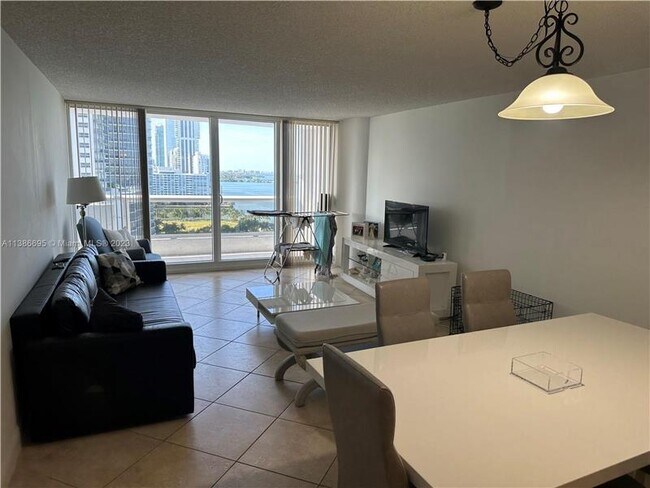 Foto del edificio - 1717 N Bayshore Dr