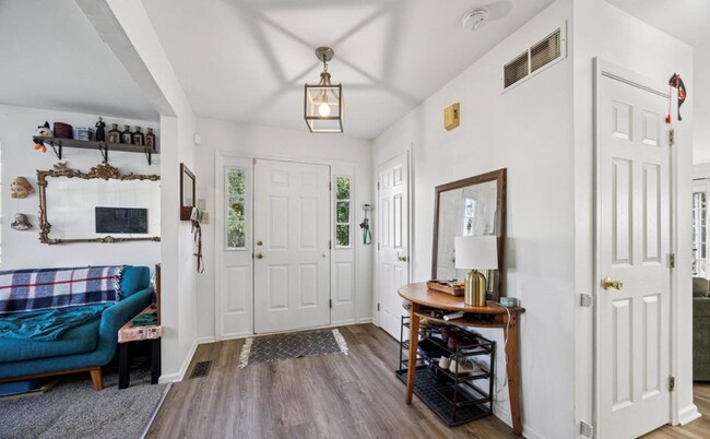 Foto del edificio - 801 Evergreen Cir