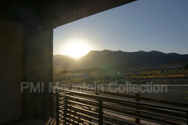 Foto del edificio - 459 Rimrock Ln
