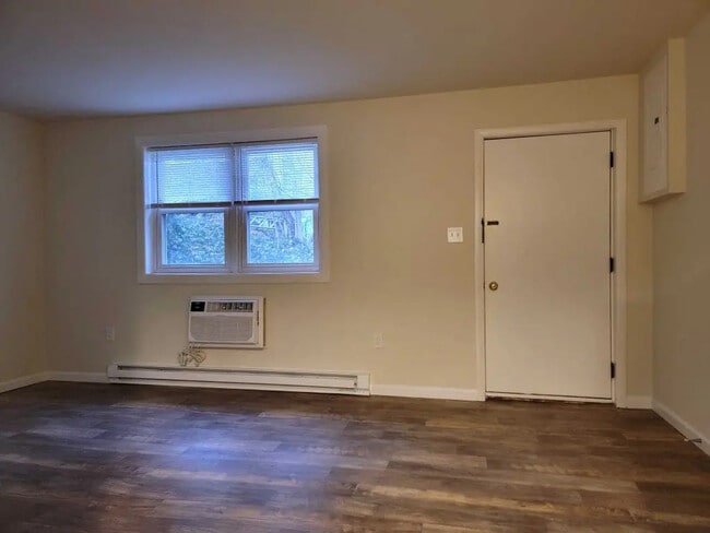 Foto del edificio - 675 E Main St