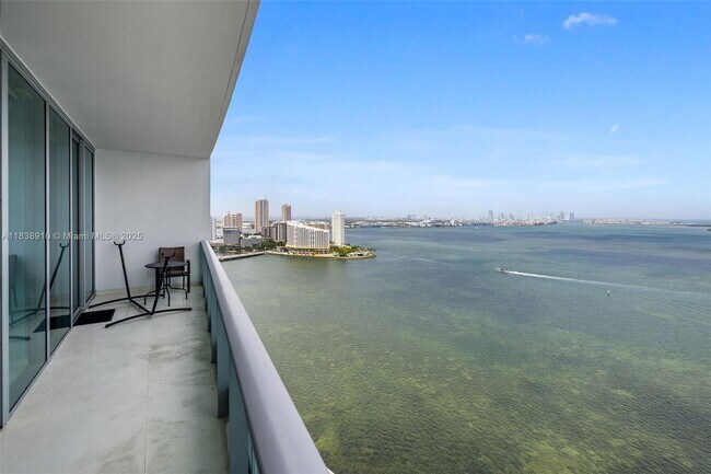 Foto del edificio - 1331 Brickell Bay Dr