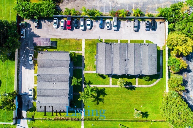 Building Photo - 1120 Doss Ave