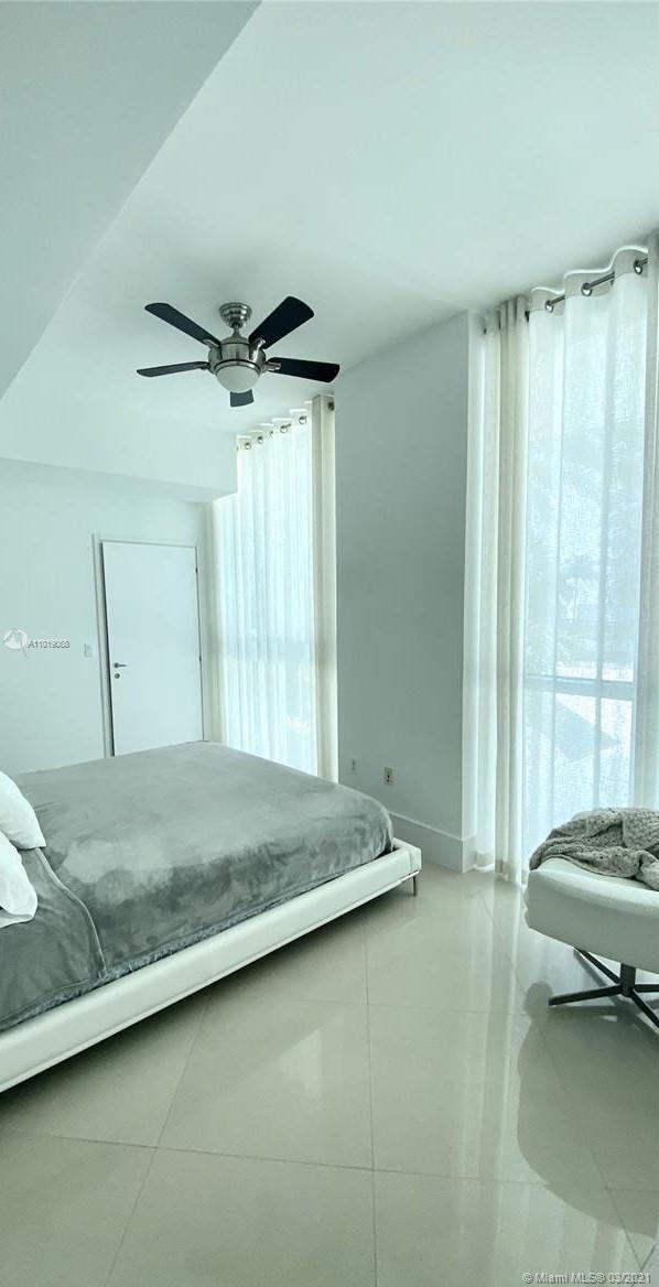 Foto del edificio - 50 S Pointe Dr