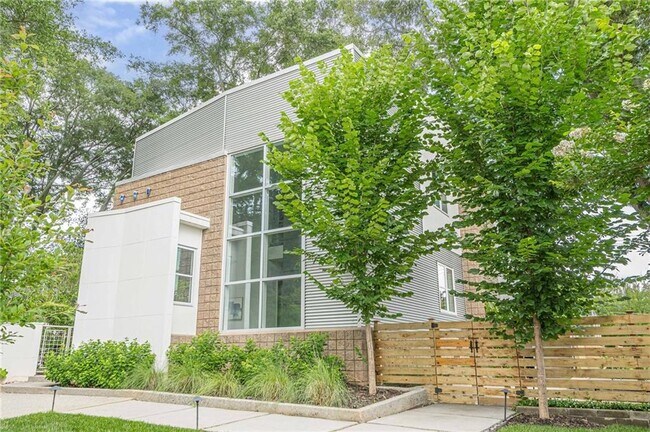 Foto del edificio - 2269 Briarwood Hills Dr NE