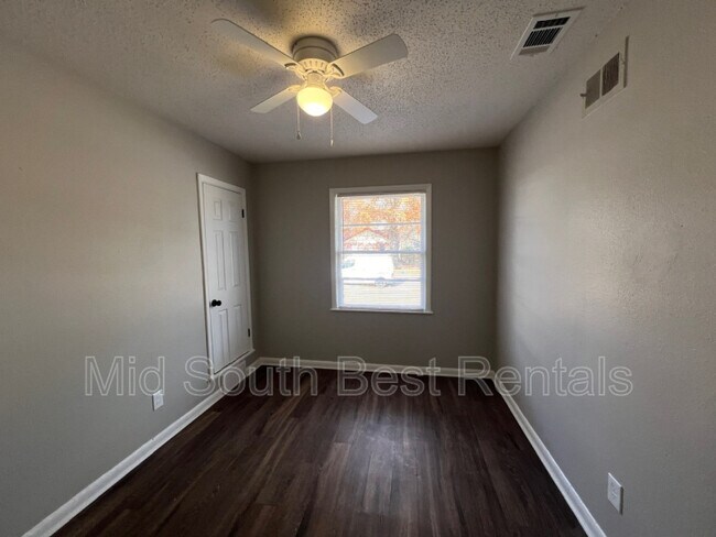 Building Photo - 3835 Kerfield Dr