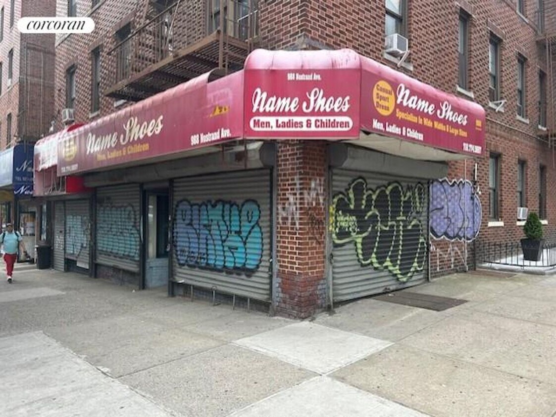 Primary Photo - 988 Nostrand Ave