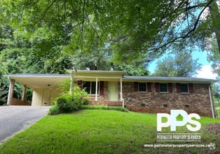 Building Photo - 6999 Knollwood Dr