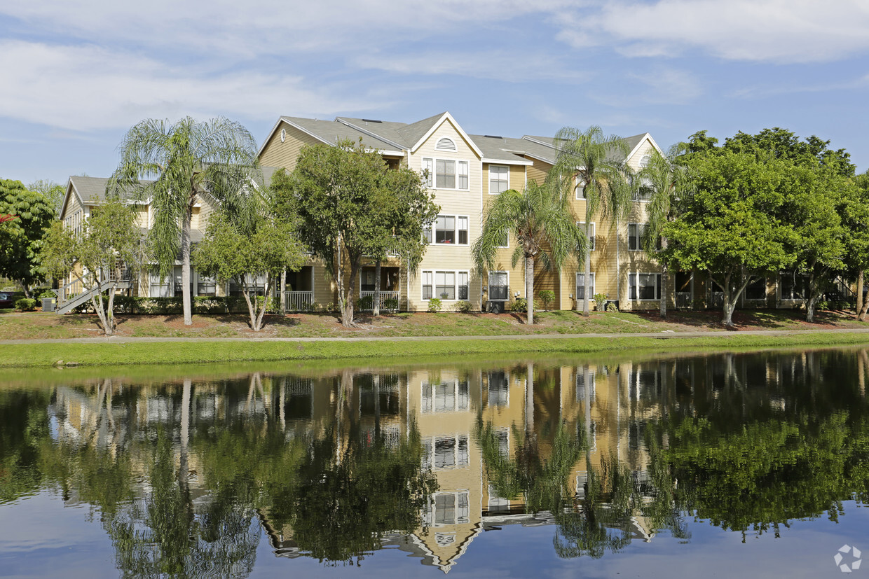 Primary Photo - THE RETREAT AT VISTA LAKE