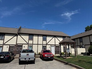 Building Photo - 605 Sunset Ave