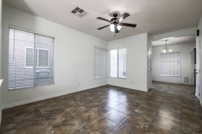 Foto del edificio - COZY 3 BEDROOM HOUSE FOR RENT