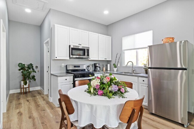 Foto del edificio - Charming and Private 1-Bedroom Retreat – U...