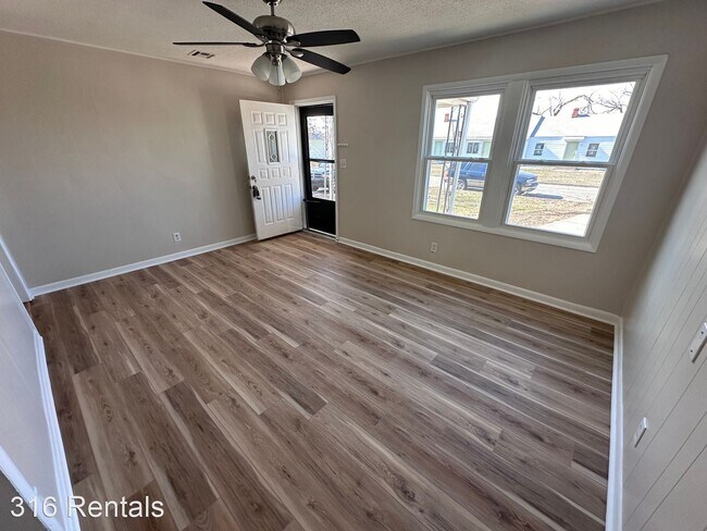Foto del edificio - 3 br, 1 bath House - 806 S Beverly Dr