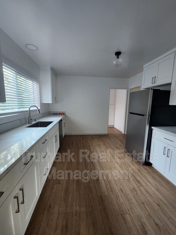 Foto del edificio - 1835 Lake St