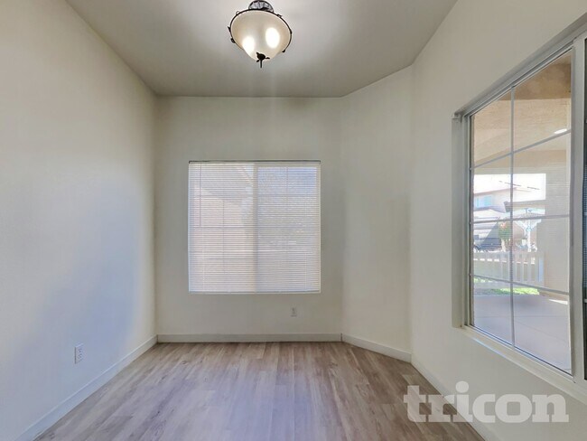 Foto del edificio - 2069 Holguin St