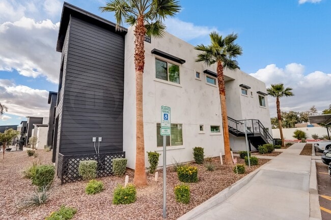 Building Photo - 9160 N 67th Ave