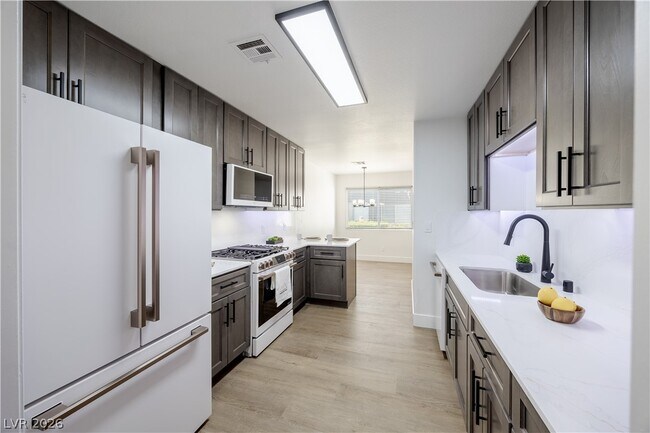 Foto del edificio - 540 W Horizon Ridge Pkwy