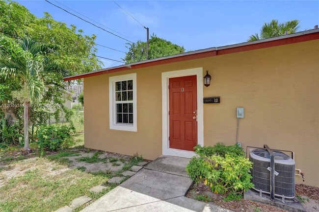 Building Photo - 727 22nd St