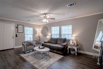 Building Photo - 160 Varsity Dr