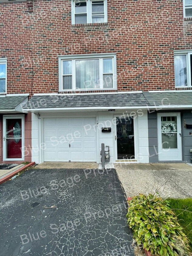 Primary Photo - Beautiful 4 Bedroom, 1 Bath in Clifton Hei...