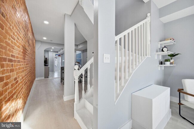 Building Photo - 1015 Riverside Ave