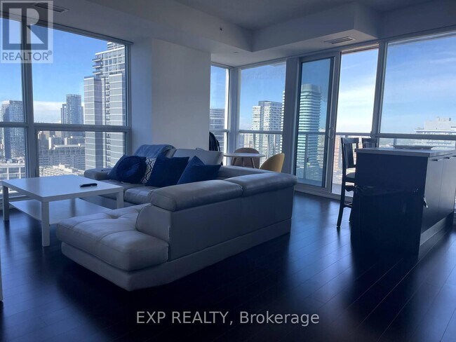 Building Photo - 386 Yonge St