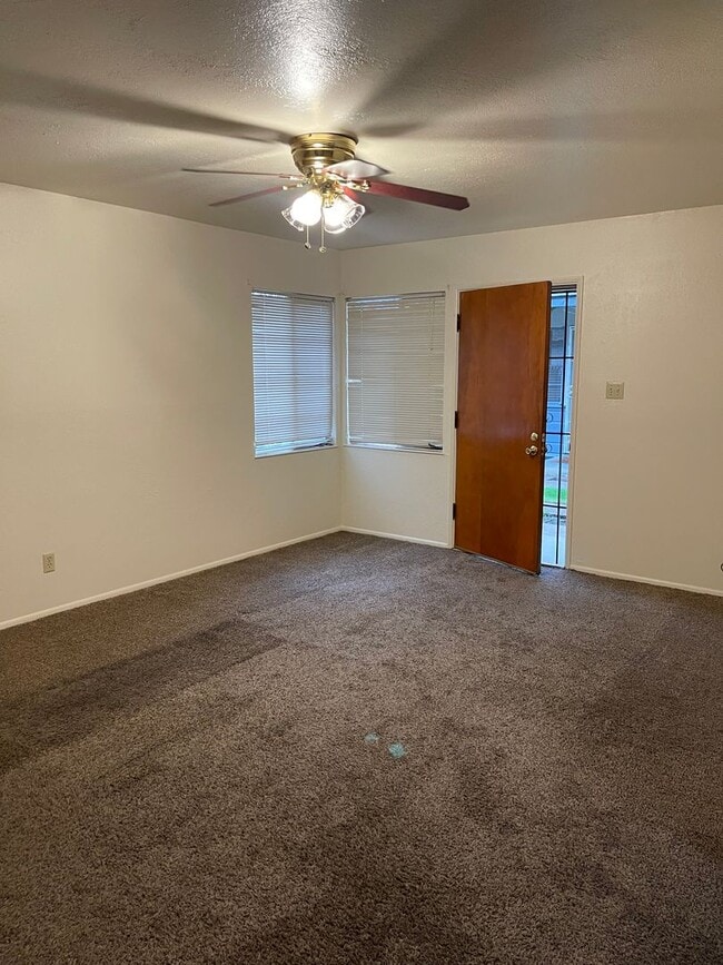 Building Photo - Charming 2-Bedroom Home