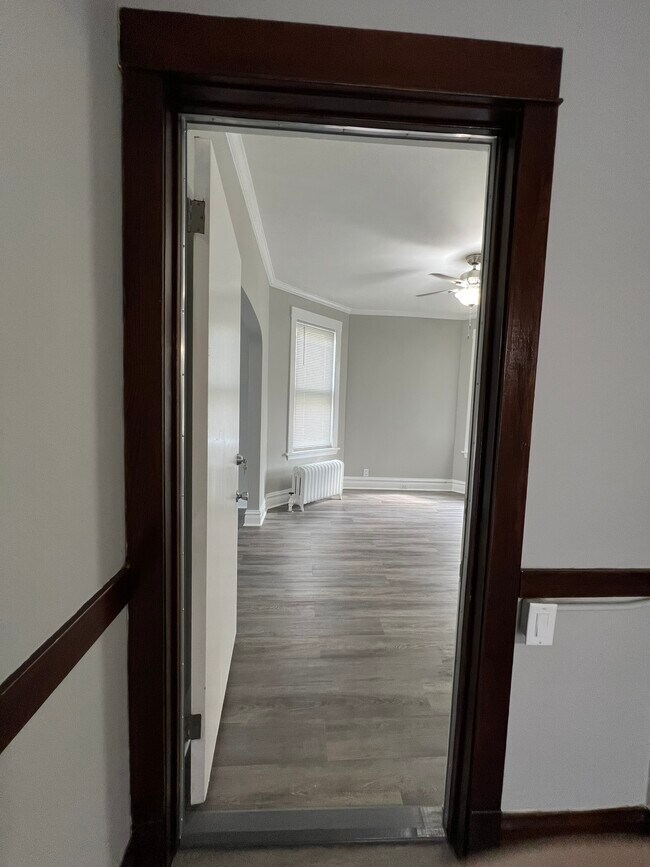 Foto del edificio - 4718 N Laramie Ave