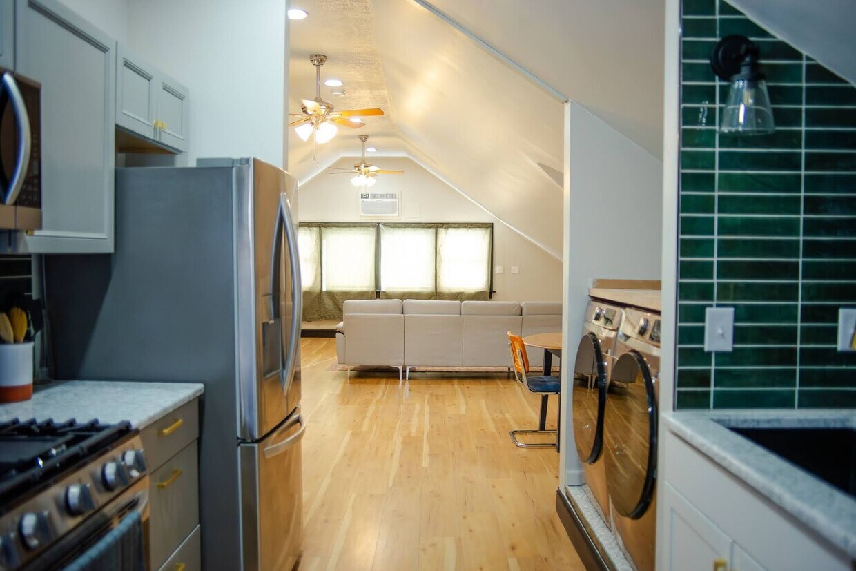 Photo - 4174 Cass Street