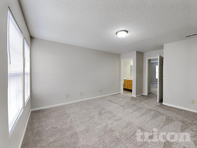 Building Photo - 756 Hickory Pine Dr