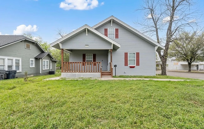 Building Photo - 2324 Bosque Blvd