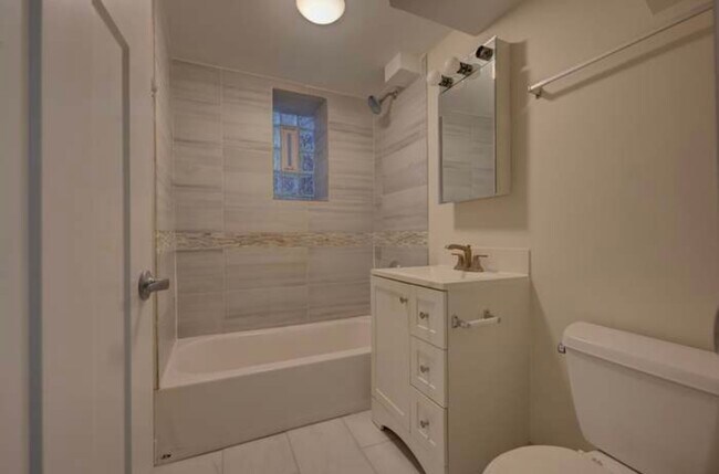 Baño - 6116 S Evans Ave