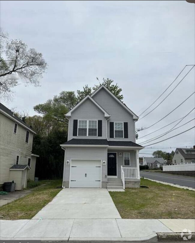 Building Photo - 300 Saunders Ave