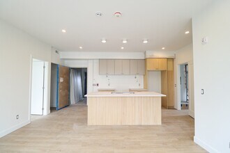 Building Photo - 174 Ethel St