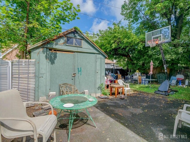 Building Photo - 231 Waverly Pl