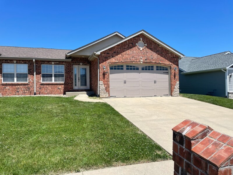 120 Auburn Ct Unit B, Highland, IL 62249 Condo for Rent in Highland